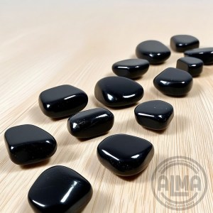 Obsidiana negra  en grupo filas con logo